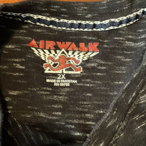 3/$20 Airwalk  mens tshirt size 2x - Picture 6 of 7